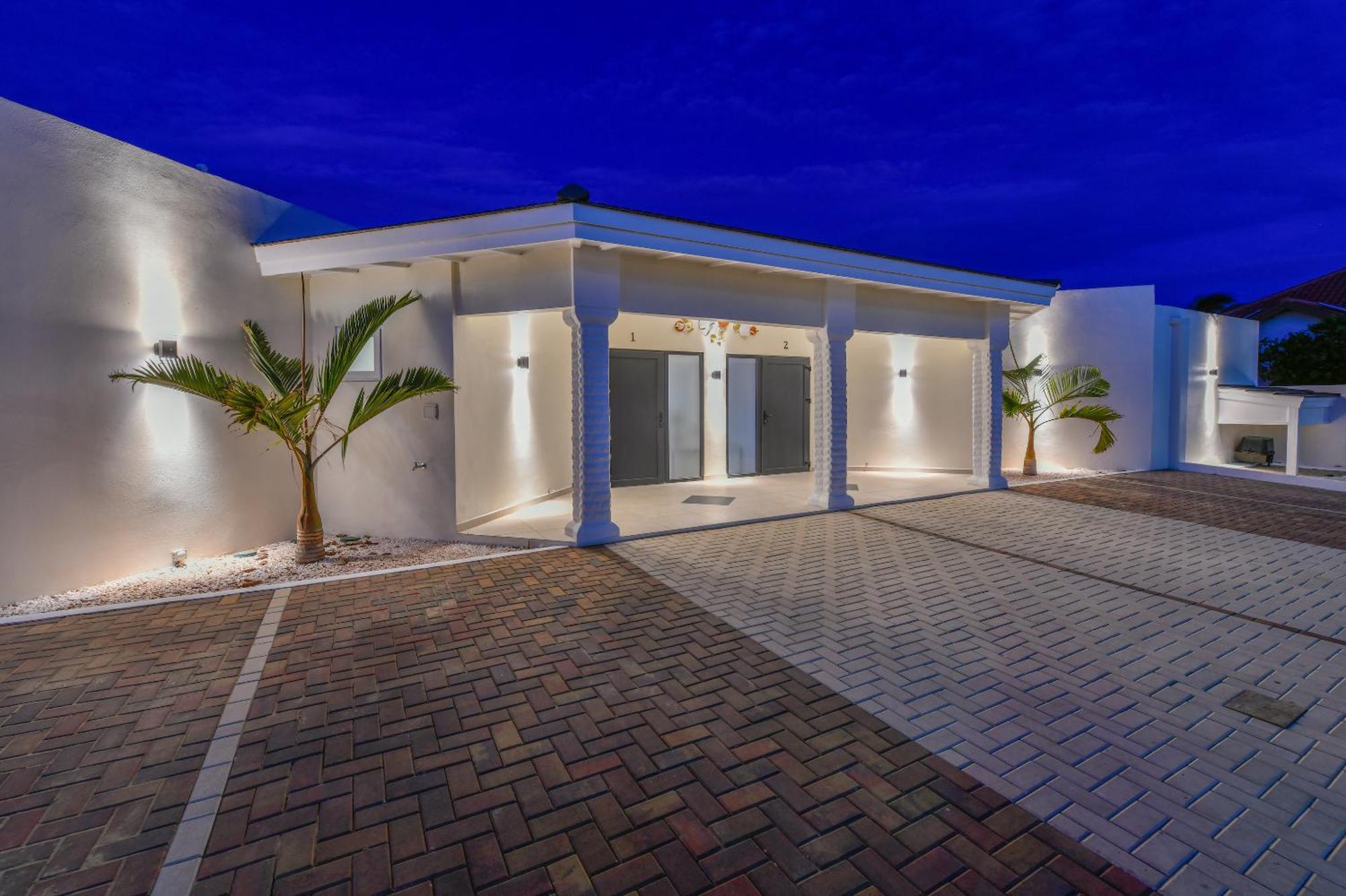 Boutique Hotel Swiss Paradise Aruba Villas And Suites Palm Beach Exterior foto