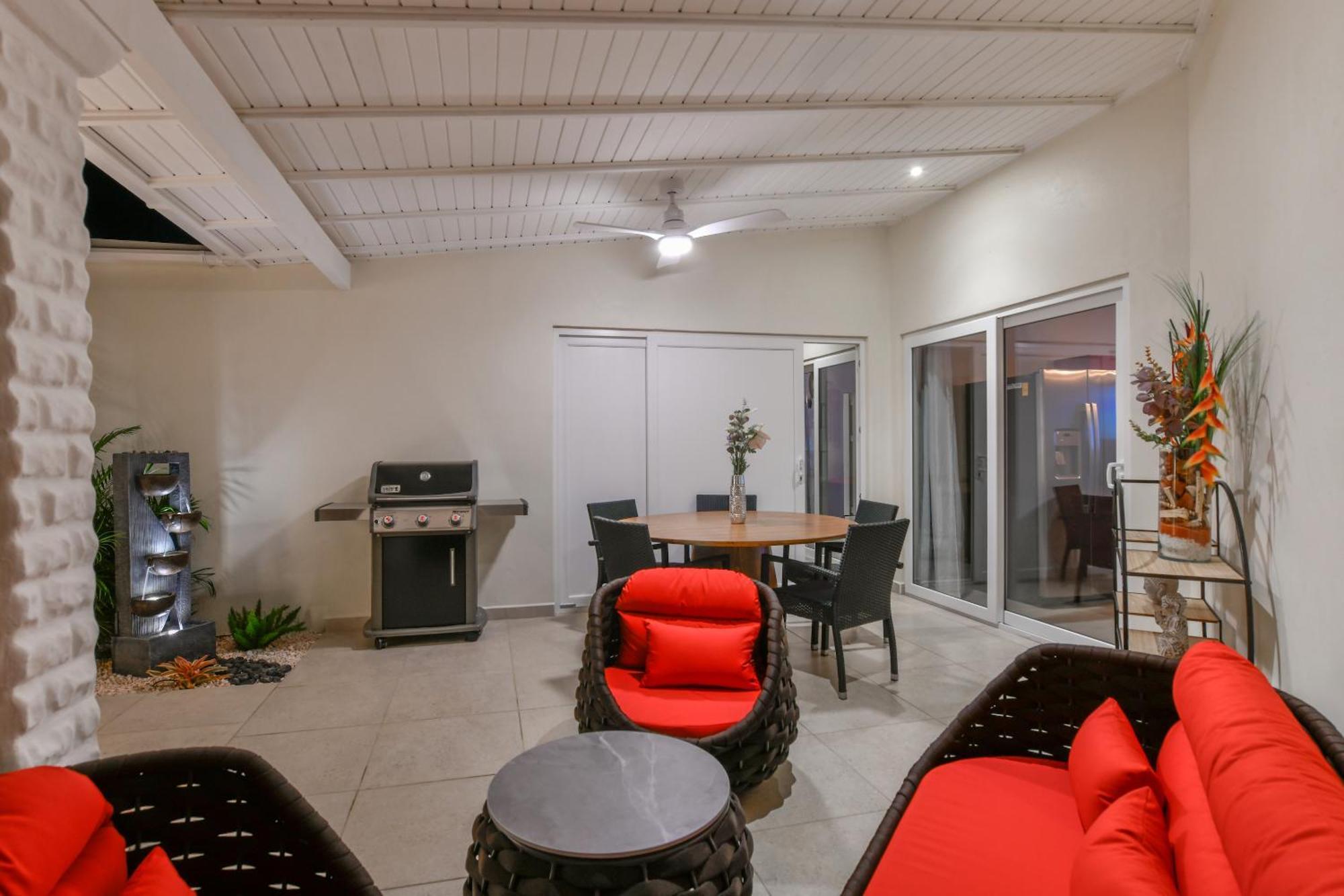 Boutique Hotel Swiss Paradise Aruba Villas And Suites Palm Beach Exterior foto